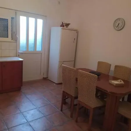 Apartment Antonia's Rustic Retreat Dhorion