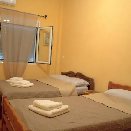 Antonia's Rustic Retreat Apartment