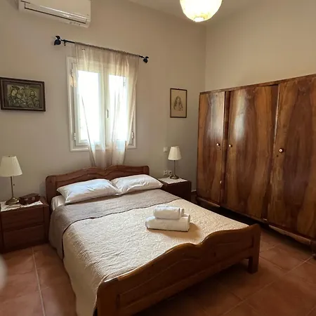 Antonia's Rustic Retreat *