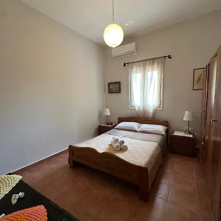 Antonia's Rustic Retreat * Dhorion