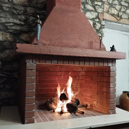 Antonia's Rustic Retreat Dhorion